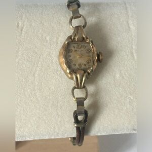 Vintage 1958 Bulova Small Dainty Ladies Watch L8 Mechanical Wind Gold Tone AS-IS